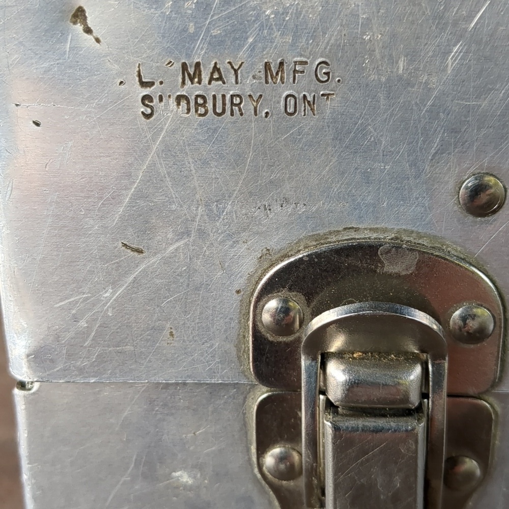 Sudbury Metal Lunchbox with Handle - Picture 2 of 8